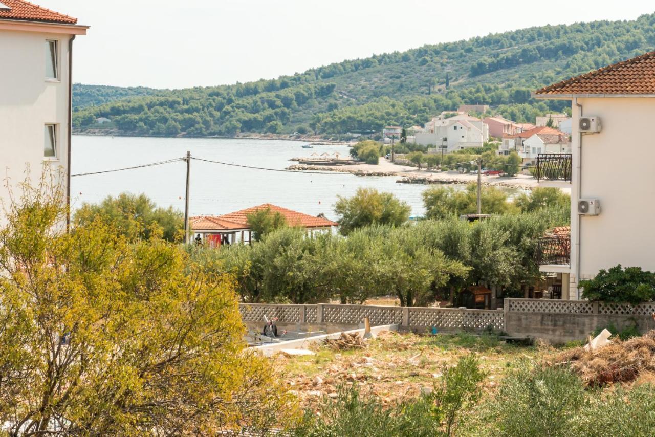 Apartments By The Sea Slatine, Ciovo - 11047 エクステリア 写真