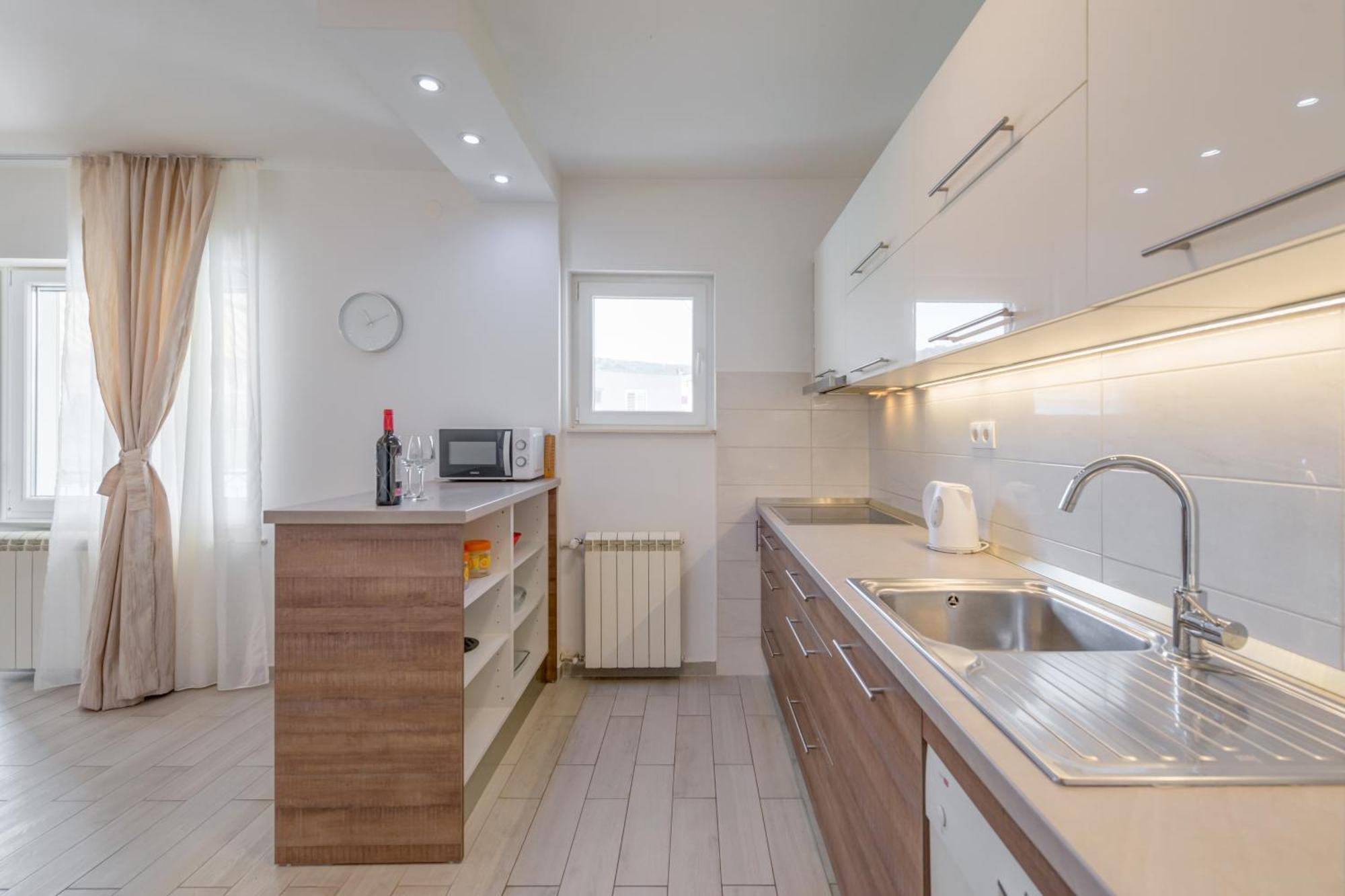 Apartments By The Sea Slatine, Ciovo - 11047 部屋 写真