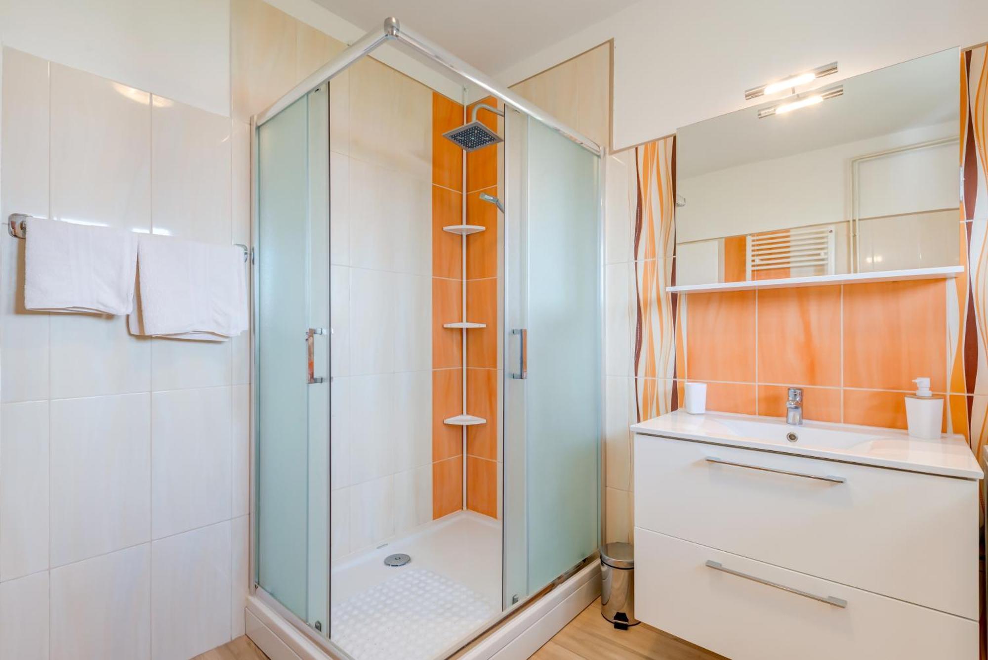 Apartments By The Sea Slatine, Ciovo - 11047 部屋 写真